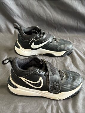 Nike Black and White Kids Sneakers with Hook-and-Loop Strap Sz 11.5C